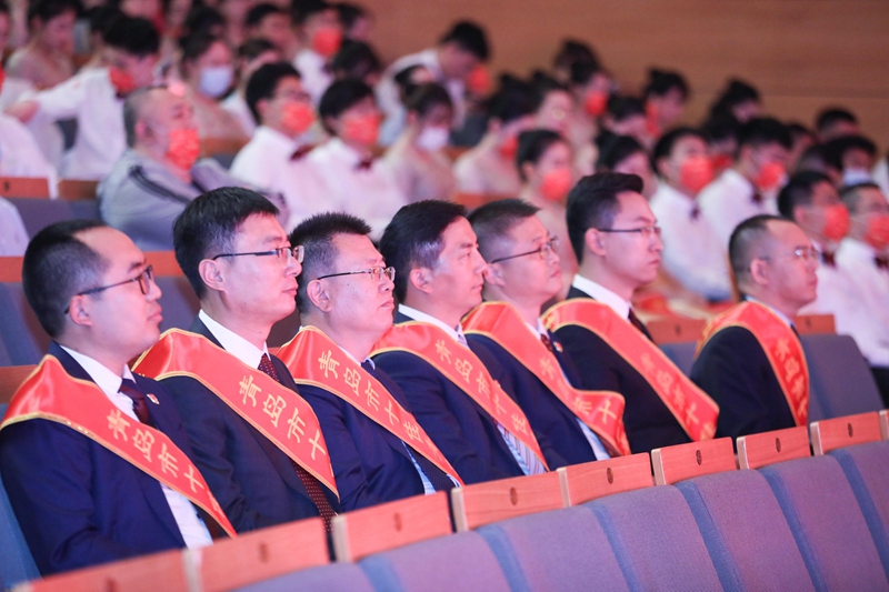 栾珂律师在表彰现场_副本.jpg